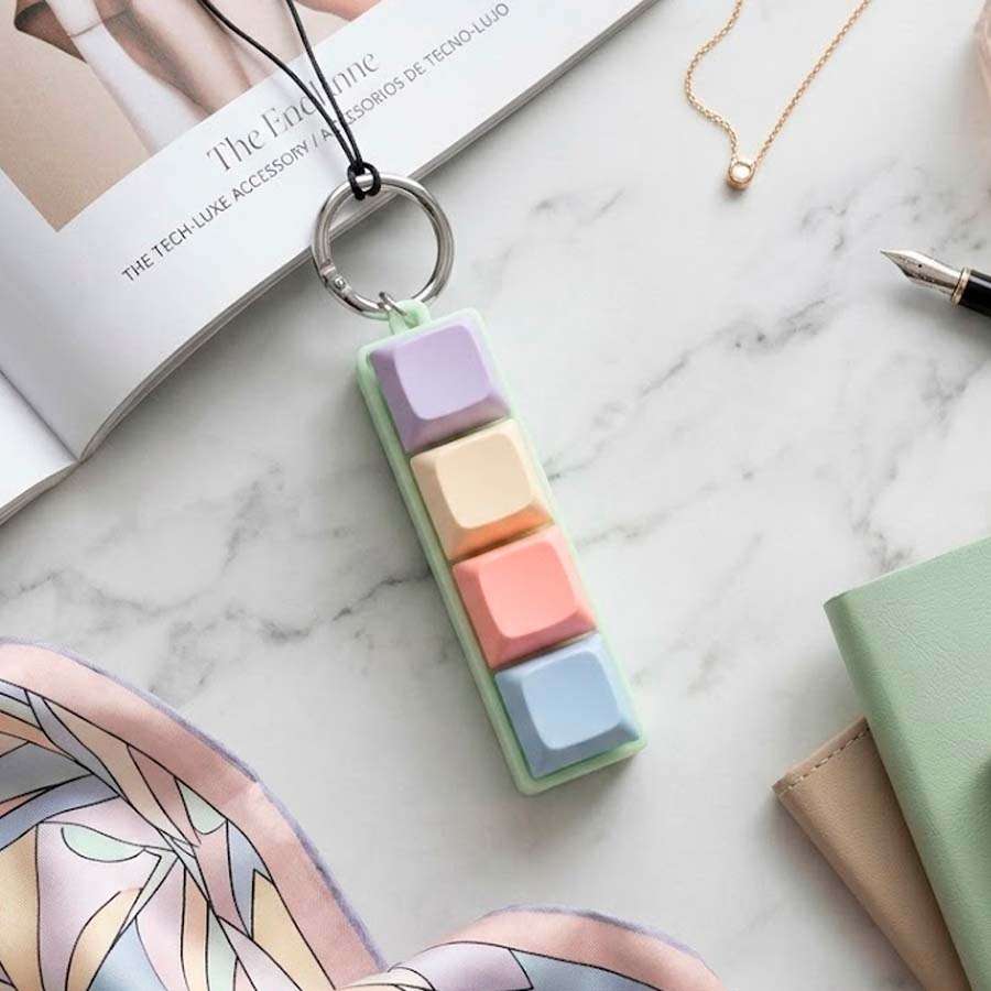 Charm Colgante Tecla — Llavero Retro para Celular