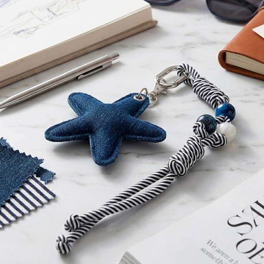 Charm colgante estrella - detalle del acabado brillante