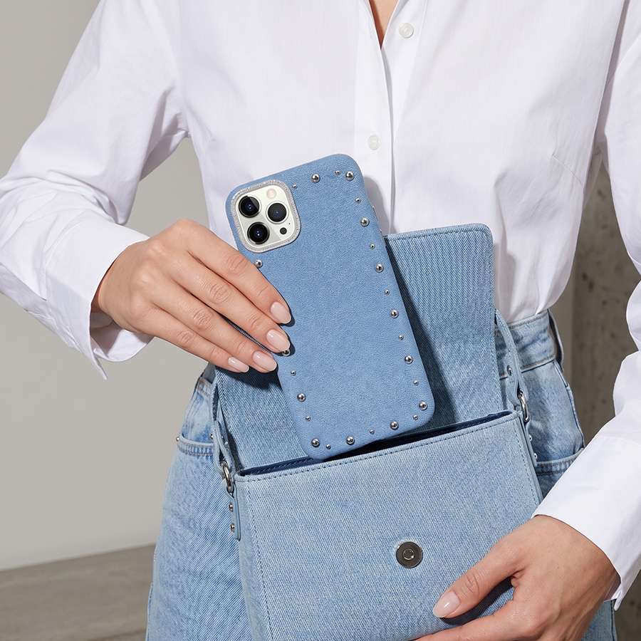 Detalle del acabado vaquero de la funda Denim MagBattery para iPhone 11 Pro Max
