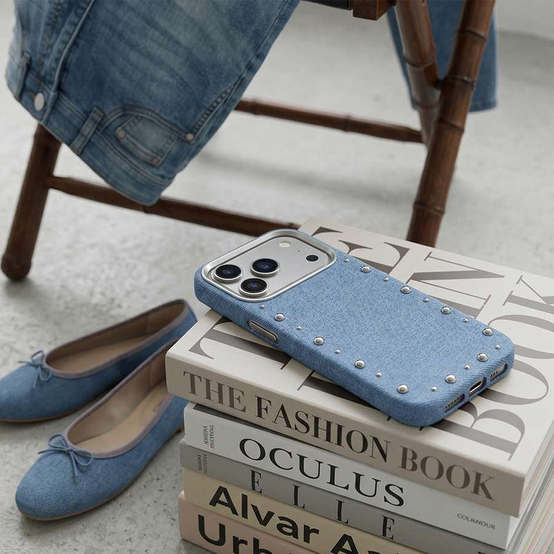 Carcasa Denim MagBattery para iPhone 17 Pro Max — vista en ángulo estilo casual

