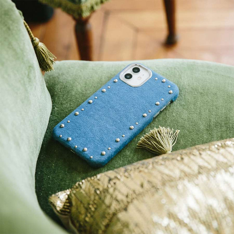 Carcasa Denim MagBattery para iPhone 11 — vista en ángulo estilo casual
