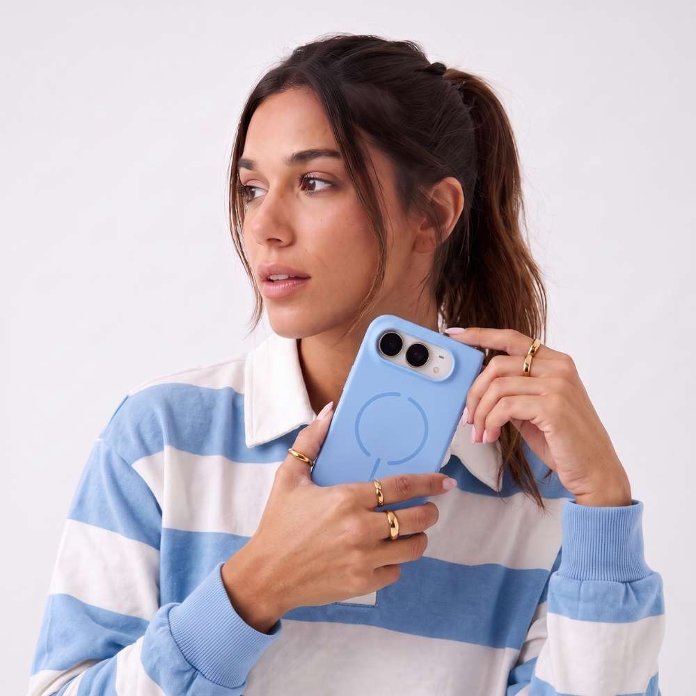 Funda Ultra Suave compatible con MagSafe para iPhone Duo en color Sky blue, vista 2 de 5