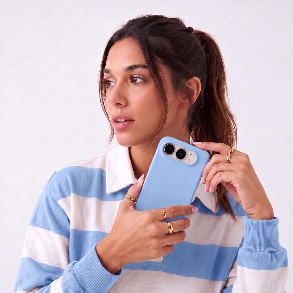Funda Ultra Suave de microfibra para iPhone Duo en color Sky blue, vista 3 de 5