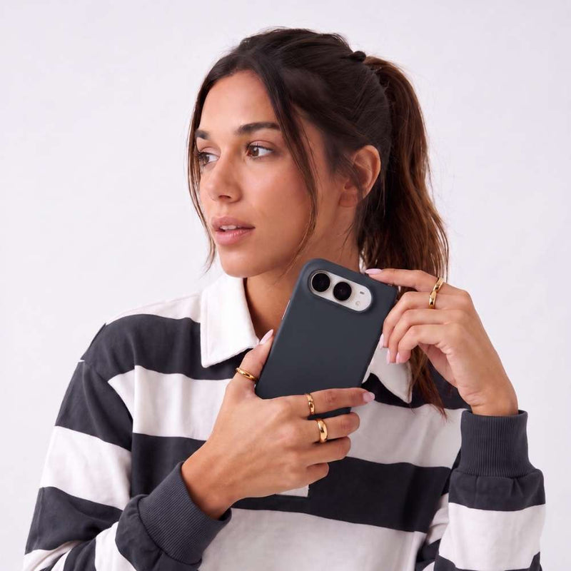 Funda Ultra Suave de microfibra para iPhone Duo en color Negro, vista 2 de 5