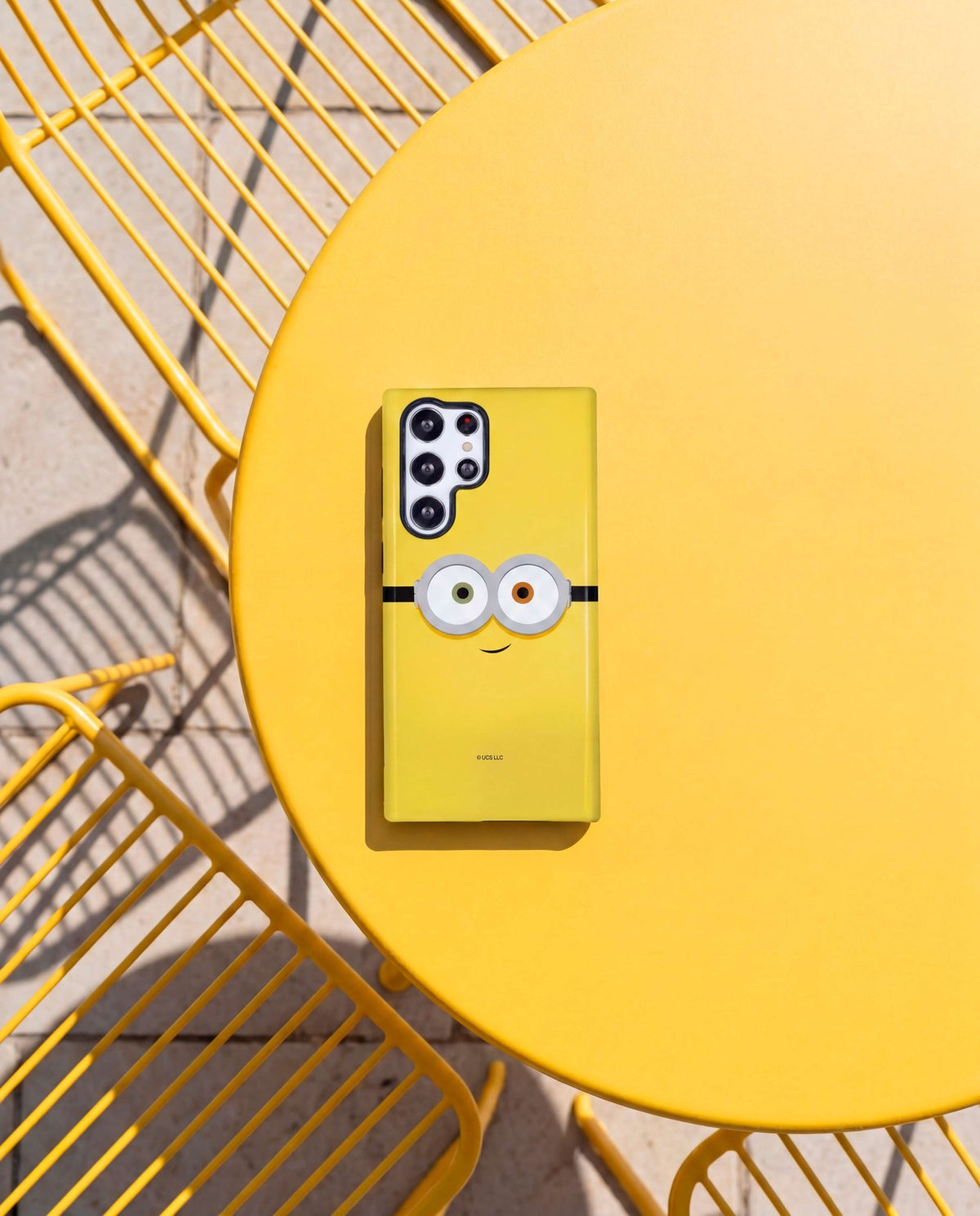 Funda Tough Minion Bob – vista trasera con detalle de protección reforzada
